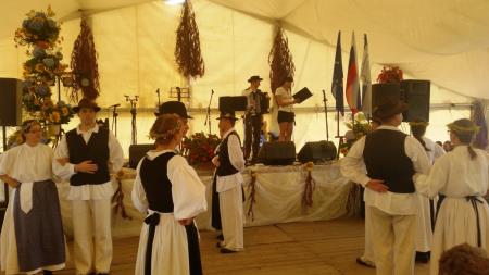 Na 19. tradicionalni prireditvi Pozdrav jeseni ob prazniku Marijinega vnebovzetja, veselo druženje Prlekov, Prekmurcev in Medžimurcev 22